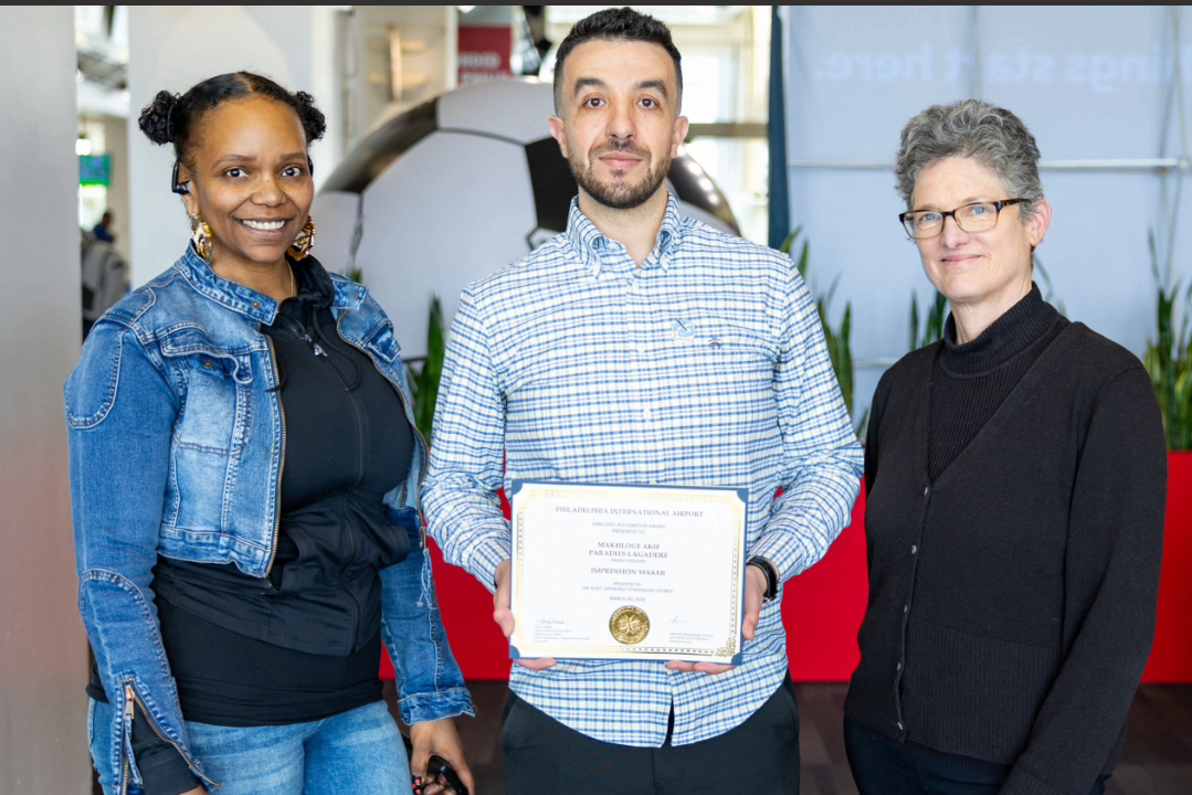 Makhlouf Akif Receiving Award